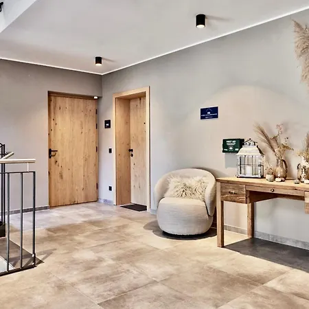 Deluxe Zugspitze Mit Pool, Sauna, Direkt Am Golfplatz Daire